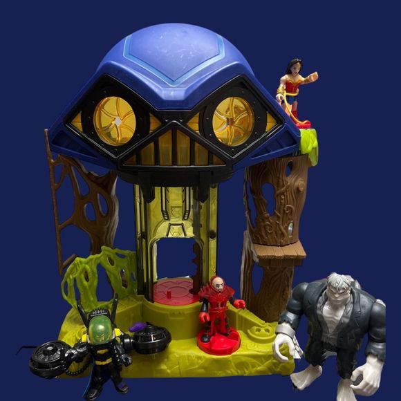 🖤💙 Fisher Price Imaginext DC Super Hall of Doom Playset & Batman, Lex Luther - Picture 1 of 3